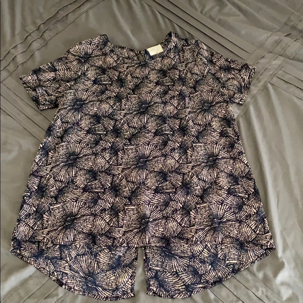 Women’s blouse. Size Medium